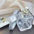 Damen Quarzuhr mit gewebtem Armband Design, elegante Detailaufnahme für den täglichen Look. - Silber