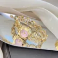Elegante goldene Damen-Quarzuhr mit quadratischem Zifferblatt und modischem Kettenarmband. - Gold/Rosa Zifferblatt