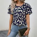 Damen Kurzarm abstrakter Print Rüschen Lagen Top in dunkelblau Variante, lässig elegant. - S / Blauer Leo-Print