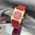 Rote Quarz-Damenuhr mit goldfarbenem eckigem Gehäuse und Silikonarmband für Damen - Rot