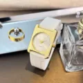 Modische quadratische Quarzuhr für Damen mit Silikonarmband und goldenem Gehäuse. - Weiß