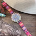 Montre quartz bohème pour femme avec bracelet en toile tissée colorée et cadran mandala. - Rouge
