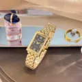 Elegante Damen Armbanduhr mit rechteckigem Zifferblatt und gestepptem Metall Armband Retro. - Gold Schwarz