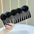 Schwarze Samt Abendtasche mit Strass Quasten und Blumen, ideal für Party Kleider. - Kurze Kette Stil / Schwarz