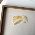 Leuke acetaat kat haar kam, parelmoer geel en wit stijl brede tanden styling haarkam - Stijl 13