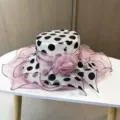 Polka Dot Sonnenhut Detail mit Organza Stoff, pinker Blume und Schleife, eleganter Sommerstil. - Verstellbar / Hellrosa