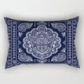 Nahaufnahme des vintage persischen geometrischen langen Kissenbezugs mit blauem Paisleymuster. - BZ202403029-6