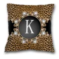 Housse de coussin décorative à imprimé léopard avec cadre doré en strass et lettre K. - Housse de Coussin Peau de Pêche Unilatérale Sans Noyau 45x45cm