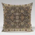 Vista dettagliata della federa per cuscino in stile persiano con intricato motivo floreale. - Federa per Cuscino in Pelle di Pesca Monofacciale (Senza Anima) 45x45cm / BZ202408028-3