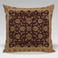 Dettaglio in primo piano della fodera per cuscino in stile persiano con raffinati fiori. - Federa per Cuscino in Pelle di Pesca Monofacciale (Senza Anima) 45x45cm / BZ202408028-4