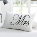 Housse de coussin rectangulaire blanche pour couple avec inscription Mrs noire pour mariage - Taies d'oreiller unilatérales en lin fin ; sans rembourrage ; 50x30 cm / 2