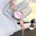 Minimalistische unregelmäßige Damenarmbanduhr, rosa Quarzuhr mit stilvollem Armband. - Rosa
