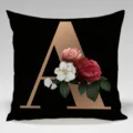 Funda de cojín negra y dorada con letra A y flores de rosas vintage para el sofá de casa - Funda de cojín de piel de melocotón de una cara; Relleno no incluido; 45x45 cm