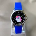 Kinder Quarzuhr mit blauem Silikonarmband und niedlichem Einhorn Zifferblatt fuer Kinder. - Saphirblau