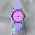 Kinder Quarzur mit lila Silikonarmband, rosa Blumen Zifferblatt und süßem Stil für Mädchen. - Lila