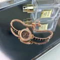 Orologio bracciale al quarzo oro rosa da donna con strass scintillanti e catena regolabile. - Nero