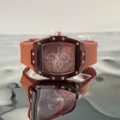 Transparente braune Tonnen-Quarzuhr mit Silikonarmband und stilvollem Zifferblatt. - Braun