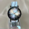 Reloj de cuarzo para mujer esfera degradada azul con números árabes dorados correa cocodrilo - Azul