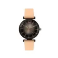 Vista detallada del reloj de mujer con esfera negra degradada y correa de silicona suave. - Nude