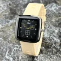 Quadratische Quarzurmuhr für Damen und Herren mit stilvollem Silikonarmband und Zifferblatt. - Gebrochenes Weiß