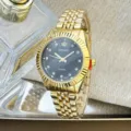 Elegante goldene Damen Quarz Armbanduhr mit schwarzem Zifferblatt und Metallarmband. - Damenstil / Schwarz