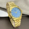 Goldene Quarzuhr mit hellblauem Zifferblatt und Metallarmband, elegante Modeuhr für den Alltag. - Herrenstil / Blau