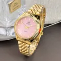 Elegante goldene Damen Quarzuhr mit stilvollem rosa Zifferblatt und Metallarmband. - Damenstil / Rosa