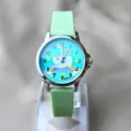 Kinder Quarz-Uhr mit hellgrünem Silikonarmband, süßem Einhorn und Regenbogen-Zifferblatt. - Senfgrün