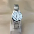 Silberne elastische Quarzarmbanduhr mit weißem Zifferblatt und klaren Ziffern für Damen. - Damenstil / Silber Weiß Zifferblatt