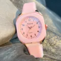 Bonbonrosa quadratische Quarzuhr mit Silikonarmband und Metalllünette für Damen. - Rosa