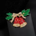 Wunderschöne Weihnachtsglocken Brosche mit funkelnden Strasssteinen und rotem Emaille. - Weihnachtsdoppelglocke Stil (YNCP4665)