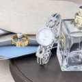 Luxus Strass Quarz Armbanduhr fuer Damen, elegante Diamant Glieder Uhren Schmuck. - Silber Weiß