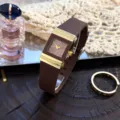Schicke eckige Quarzuhr mit braunem Silikonarmband und Zifferblatt mit Strass im Retro-Stil. - Braun
