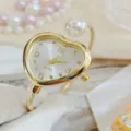 Goldfarbene Herz Quartzuhr mit Perlen Armreif, elegante modische Damenuhr als Schmuck. - Herz Gold Weiß (Weißes Zifferblatt) / Gold