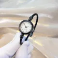 Elegante schwarze Quarzuhr Armbanduhr für Damen, stilvolles minimalistisches Drahtarmband. - Schwarzes Gehäuse Weißes Zifferblatt Arabische Ziffern