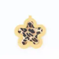 Leren sleutelhanger tas hanger met luipaard print bloem detail opname accessoire - Aardgeel