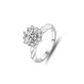 925er Silber Moissanit Ring Luxus Blumen Halo gedrehter Ring Damen Schmuck Top SKU - Größe 5 / Luxuriöser Mikropavé-Blumen-Bypass-Stil (FDJZ-025)
