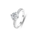 925er Sterlingsilber 1-Karat Moissanit Solitärring mit Pave Band Silber Variante - Größe 5 / Klassischer Sechs-Krappen-Halo-Stil (FDJZ-034) / Weißgold