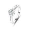 Eleganter 925 Silber Moissanit Ring mit einem runden Hauptstein und Seitensteinen. - Größe 5 / Pavé-Stil mit Kleinen Diamanten (FDJZ-053)