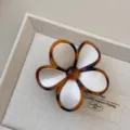 Molla per capelli a fiore tartarugato, elegante design con petali bianchi per acconciature fini. - Grande-Fiore Bianco