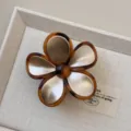 Molla per capelli a fiore tartarugato con petali argentati, elegante accessorio. - Grande-Fiore Champagne