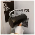 Acryl Zylinder Umhaengetasche mit loewen kopf griff und schicker kette in elegante schwarz. - Schwarz