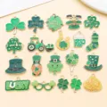 Set di 20 ciondoli in lega smaltata verde trifoglio San Patrizio per gioielli fai da te. - Set Misto Smaltato San Patrizio (SN1665) / 20 Stili Totale 20 Pezzi Solo
