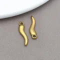 Pendentifs breloques corne de piment en métal doré accessoires bijoux DIY pour colliers bracelets - Plaqué sous Vide Or (T2831)