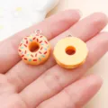 Hars donut bedels voor DIY sieraden, schattige namaak eten hangers, oranje set. - Geel Hars Ronde Donut (17186)
