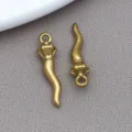 Pendentifs breloques en métal couleur laiton, parfaits pour bijoux et bracelets DIY faits main. - Plaqué sous Vide Or Très Grand (T2833)