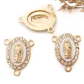 Ciondolo connettore strass oro KC Nostra Signora di Guadalupe variante gioielli fai da te - Stile Vergine Maria Ovale 3 Fori Oro KC Strass Bianchi (15296) / 1 Pezzo (16x20mm) / Base Bianca