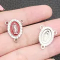 Connettore per rosario in metallo accessorio gioielli fai da te con smalto rosso e strass. - Pendaglio Vergine Maria Ovale-3 Fori (15323) / 1 Pezzo (16x20mm) / Rosso (Tono Argento)