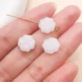 Cuentas de vidrio blanco de trébol de cuatro hojas para hacer joyas DIY pulsera collar. - Trébol de Cuatro Hojas Corazón (26738) / 1 Pieza/Paquete (10x10mm) / Blanco Gelatina
