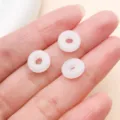 Cuentas de anillo de hebilla de seguridad de vidrio blanco para accesorios de joyería DIY. - Cuenta de gran agujero estilo chino Donut (26816)